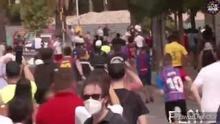 Barca Fans Crying For Messi Outside The Camp Nou | MESSI IS LEAVING