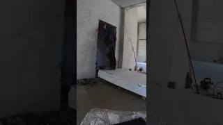 1 Tonne Beton Fällt um - Betonschnitt / Tür in Wand schneiden