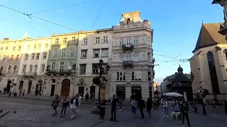 Прогулка по Львову. Прогулянка по Львову. Lviv walk. Spacer po Lwowie. 走在利沃夫. Ратуша. Площадь Рынок.