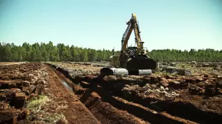 Kūdras ieguve Latvijā /  Extraction of peat in Latvia