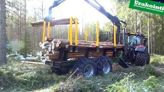 Metsätöissä Kronos 150 2WDH-vetävä perävaunu ja Gripto 1010-kuormain