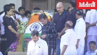 Sathyaraj & Karthi pay last respect to Jayalalitha | Death Funeral video