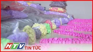 CẢNH SÁT DÙNG MA TUÝ TỊCH THU XẾP HÌNH KÊU GỌI PHÒNG CHỐNG COVID-19 | HTV TIN TỨC