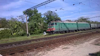 ВЛ11 на північ з вантажним поїздом. VL11 with cargo train driving north