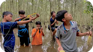 Anh Ba Phải Vlogs | Vào rừng săn bắt mùa nước nổi | Hunting in the forest