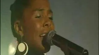 Ayo. - Down on my Knees (LIVE @ New Pop Festival 2007)