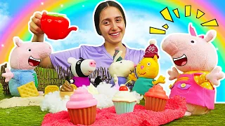 Cosa ha coltivato la bambola Peppa nel suo orto giocattolo? Video divertente per i bambini piccoli