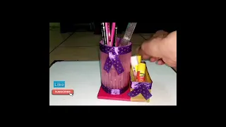 Tempat pensil dari botol bekas dan sedotan es