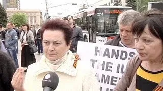 Thousands join Victory Day march in Donetsk