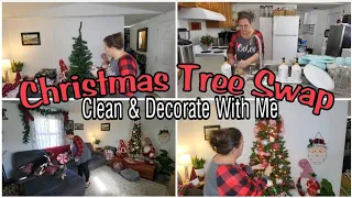 I'm not crazy about our new Christmas Tree / Vlogmas Day 3 / Mobile Home Living