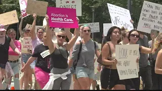 Protesters gather outside SC State House protesting Supreme Court abortion decision