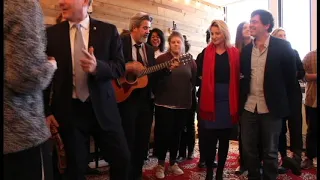 Le ministre Pablo Rodriguez et le député Pierre Breton visitent l’École nationale de la chanson