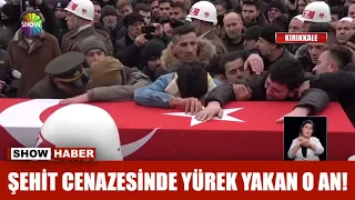 Şehit cenazesinde yürek yakan o an!