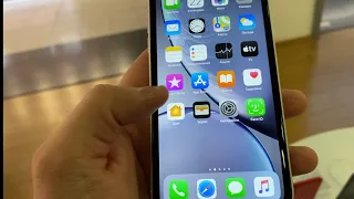 Нашел iPhone XR  с пятнами на экране в демо-зоне re:Store
