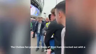 The Chelsea fan provokes those of West Ham: knocked out with a punch #fight