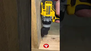 Шуруповерт Dewalt с набором адаптеров для работы в труднодоступных местах😎👍