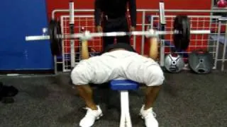 REMOND WILLIS BENCH PRESS 225LBS 30 TIMES (FULL RANGE)