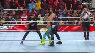 Dominik Mysterio ataca a Rey Mysterio antes de WrestleMania 39 - WWE Raw 27/03/2023 (En Español)