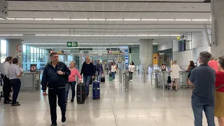 From arrival at Malaga Airport to the Train Station