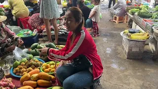 Eating Cambodian Num banhchok at Wat Sophy Market 1