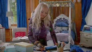 Descendants 2: Mal Leaves Auradon