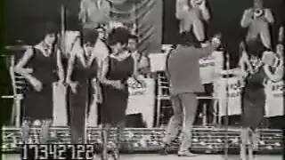 THE MARVELETTES at THE APOLLO (1963)  hits medley / locking up my heart (LIVE)