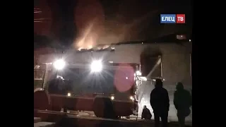 В субботу горело нежилое здание по ул. Карла Маркса: причины пожара устанавливаются
