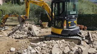 Demolizione cemento con escavatore komatsu pc35 e martello