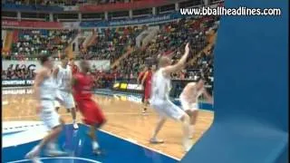 Theo Papaloukas beats the buzzer with 3-pointer