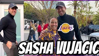 I can’t imagine a better Player & Fan interaction than this Sasha Vujacic clip