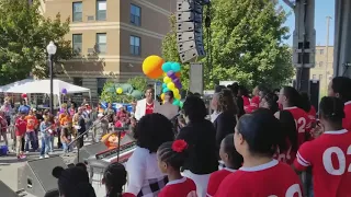 Bryan Popin "I GOT OUT" in the street of south Chicago at "Family Jam For Peace"