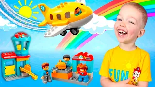 Тимур играет с самолетом в аэропорту | LEGO Duplo Аэропорт