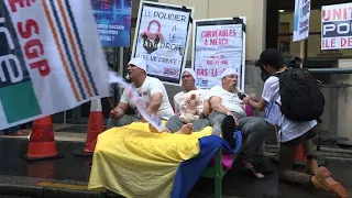 Paris: Police in pyjamas protest their working conditions