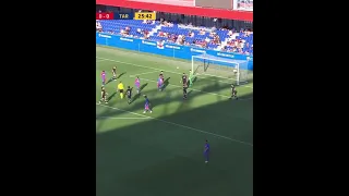 Great Pass from Riqui Puig!