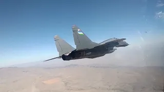 Уникальные кадры полета самолётов МиГ-29 ВВС Узбекистана и Ту-22М3 ВКС Российской Федерации