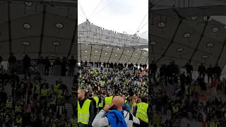 Les gilets jaunes à la Défense #ladéfense #ladéfense #paris #france  السترات الصفراء في لاديفانس