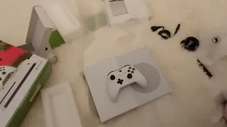 Microsoft Xbox One S. РАСПАКОВКА и ОБЗОР.