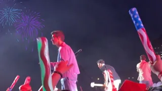 I SAW THE JONAS BROTHERS AT THE MACYS 4TH OF JULY FIREWORKS!!