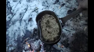 еда в лесу или приготовление лепёшки из осиновой коры