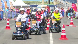 Senioren scheuren over Circuit van Zandvoort bij NK scootmobiel racen