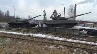 Погрузка танка на платформу