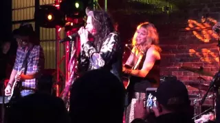 Steven Tyler Sings "Cryin'" in Nashville, TN // Country Outfitter