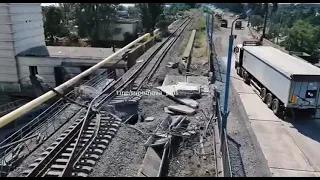 Нове відео наслідків точних ударів ЗСУ по мосту в районі Каховської ГЕС