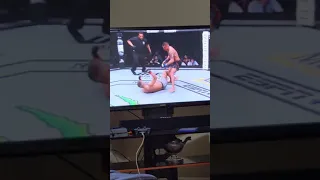 Pettis vs Thompson ko (with ridiculous reaction)