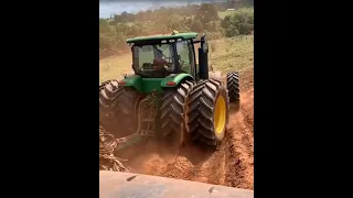 John Deere fazendo muita força!!