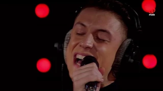 Loïc Nottet - Mud Blood (live bij Q)