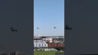 Американськие конвертопланы Bell v-22 Osprey пролетели в центре Киева