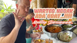 Bapak bule makan di warteg, ini makanan favorite bapak :)