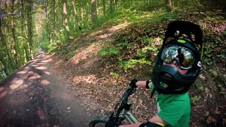 5 year old kid riding downhill trail on a mountain bike - Early Rider Hellion 20"