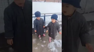 Viral Cute Little Kashmiri Girls Enjoying Snow ❄️ Watch Full Video
